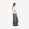 Baggy-jeans for kvinner med lav skritt i skitten vintageblå