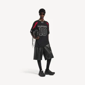 Balenciaga for menn | Oversized T-skjorte i samarbeid med NBA i svart/flerfarget Balenciaga for menn | Oversized T-skjorte i samarbeid med NBA i svart/flerfarget