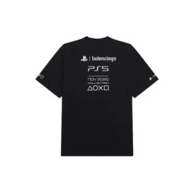 Balenciaga x PlayStation-samarbeid: PS5-alfabet med geometrisk mønster, kortærmet unisex-trøye, svart 651795TKVF31070 Balenciaga x PlayStation-samarbeid: PS5-alfabet med geometrisk mønster, kortærmet unisex-trøye, svart 651795TKVF31070