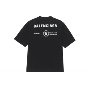 Balenciaga x WFP 1. generasjon crossover-trykt logo-genser med rund hals og korte ermer for menn, svart 612966THV841000 Balenciaga x WFP 1. generasjon crossover-trykt logo-genser med rund hals og korte ermer for menn, svart 612966THV841000
