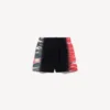 Bermudashorts for menn i svart med ekstrem tie-dye-mønster og normal passform