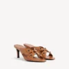By-sandal for kvinner i kamelfarge