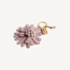 Charm/nøkkelring for kvinner i form av en rosekvartsblomst