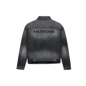 Denimjakke med logo på ryggen, stor passform «Fake Wash Black» 620728TIW435720