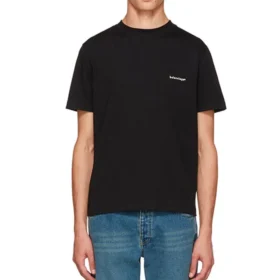 Enkel, liten logo, rund hals, korte ermer, unisex, svart 556151TYK281000 Enkel, liten logo, rund hals, korte ermer, unisex, svart 556151TYK281000