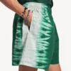 Extreme tie-dye-shorts for menn med avslappet passform i grønn/hvit