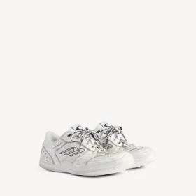 Hamptons medium slitt sneaker for kvinner i hvitt