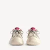Hamptons medium slitt sneaker for kvinner i offwhite/rød