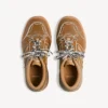 Hamptons-sneaker for menn i kamelfarge med middels slitt utseende