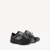 Hamptons-sneakers for kvinner i slitt utseende, i svart