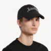 Herre-cap i svart med skisselignende motiv