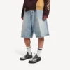 Herre-shorts i denim med presset passform i bleket lysblått