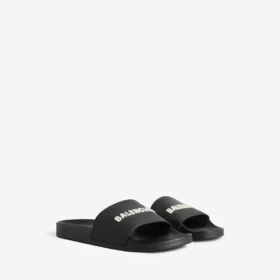 Herresandaler til bassenget i svart/hvitt