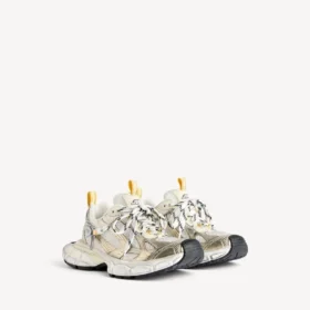 Herresneaker i størrelse 3XL med anheng i hvitt/gult/sølv/svart