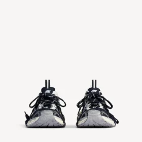 Herresneaker i størrelse 3XL med delt logo i eggeskall/rød/marineblå