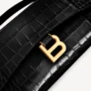 Hourglass-formet pochette for kvinner med kjede i svart