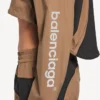 Kort jakke i techwear-stil for kvinner i kamelfarge