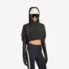 Kort jakke i techwear-stil for kvinner i svart