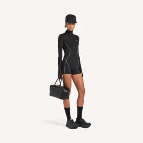 Kort langermet bodysuit for kvinner i svart