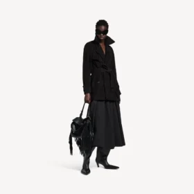 Kort trenchcoat i kokongmodell for damer i svart