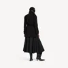 Kort trenchcoat i kokongmodell for damer i svart