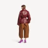 Kort trenchcoat med folder for damer i burgunder