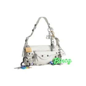Le Cagole liten skulderveske med slitt effekt og anheng «White» 7716402AA7A9000