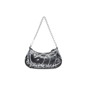 Le Cagole miniveske med kjede og graffiti «Black» 695814210G61090