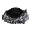 Le Cagole miniveske med kjede og graffiti «Black» 695814210G61090