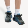 Men’s gradient mesh sneaker in black/blue/gray