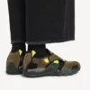 Men’s hiking sneaker in taupe/svart/neongul
