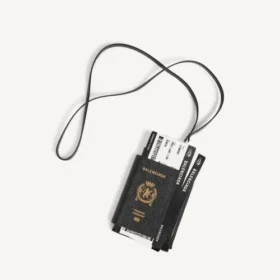 Pass- og telefonholder for menn i svart