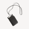 Pass- og telefonholder for menn i svart