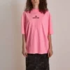SS21 Brodert T-skjorte med rund hals, rosa 641532TJVA95764