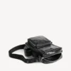 Superbusy vertikal crossbody-veske for menn i svart