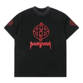 T-skjorte med metall-BB-sjablong «Black Red» 764235TPVI21568 T-skjorte med metall-BB-sjablong «Black Red» 764235TPVI21568