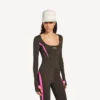 Tettsittende langermet techwear-top for kvinner i khakibrun/neonrosa