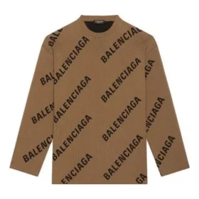 Ullstrikket genser med logo over hele, rund hals «Light Brown» 657401T32002900 Ullstrikket genser med logo over hele, rund hals «Light Brown» 657401T32002900