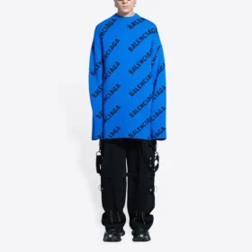 Ullstrikket genser med rund hals og logo over hele «Blue» 657400T15673964 Ullstrikket genser med rund hals og logo over hele «Blue» 657400T15673964
